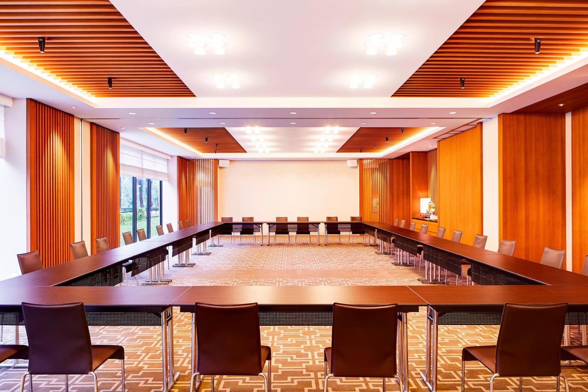 더 웨스틴 타시 리조트, 타오위안 다시 외부 사진 A meeting room at the Swissôtel Grand in Geneva, Switzerland